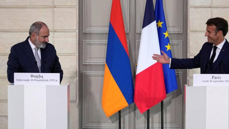 Ermenistan Başbakanı Paşinyan ve Fransa Cumhurbaşkanı Macron. (Fotoğraf: Reuters)
